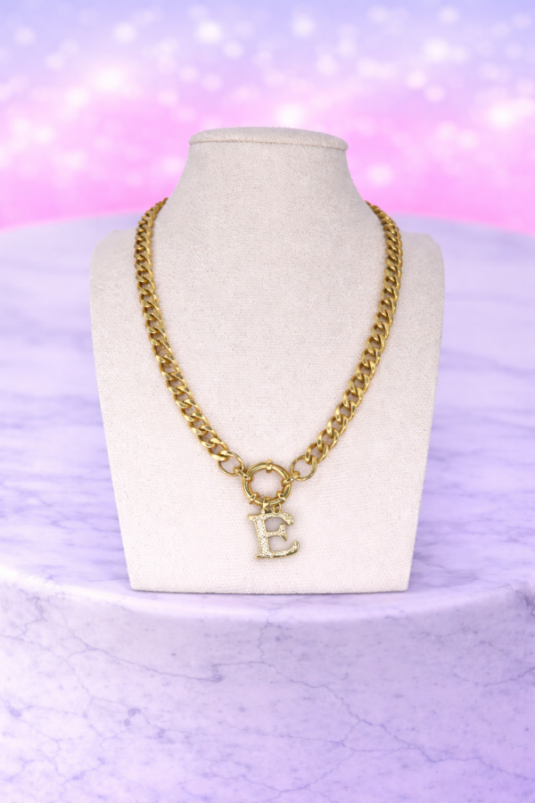 Collier chaîne dorée personnalisable – Lettre E | CharmAddict
