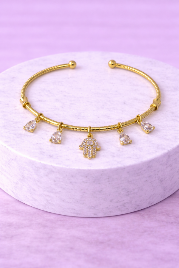453582AD-6866-45EB-AB7C-CFF58E632D73 Bracelet Doré Charms Main Protectrice & Cristaux Transparents