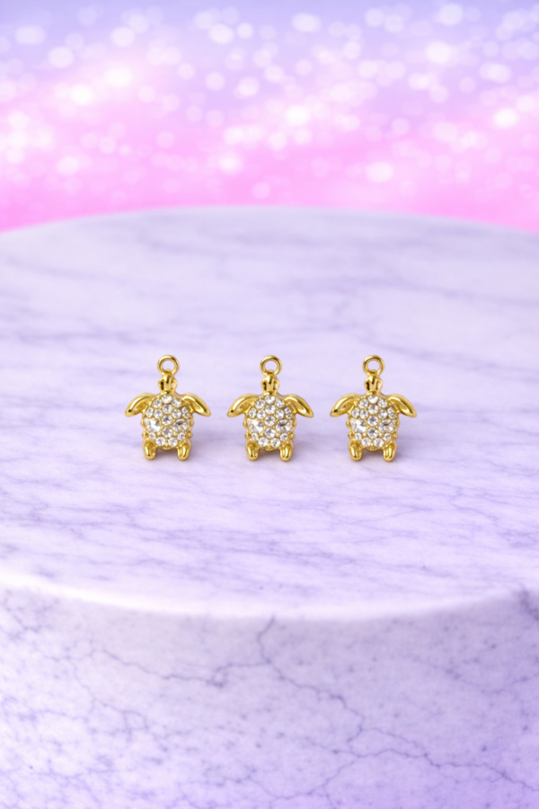489a59da-9176-448f-9b10-5634719548b1 Charms Tortue Dorée Strass – Protection Symbolique & Éclat Précieux