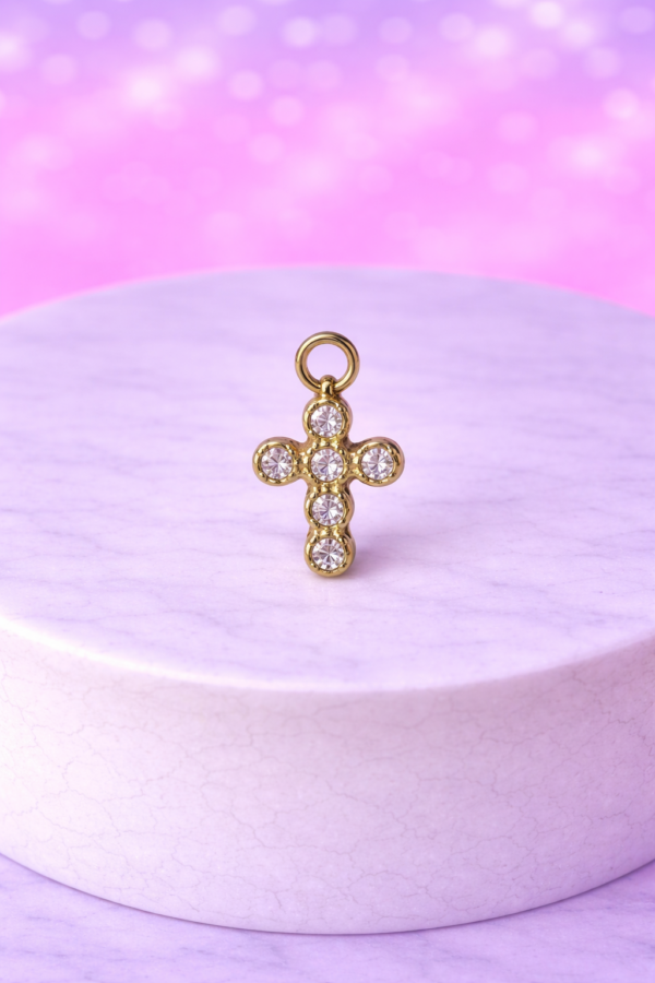 51e4a2cf-fab0-481b-84a5-e6d26492d95b Charms Croix Strass Ronds Dorée – Foi Brillante & Élégance Intemporelle