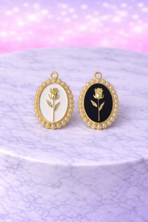 Charms Médaillon Rose Ovale – Élégance Dorée