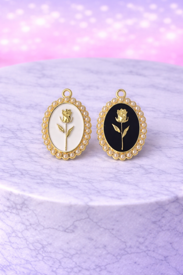58845aa3-c366-441b-ab6f-e4f9612a0035-2 Charms Médaillon Rose Ovale – Élégance Dorée