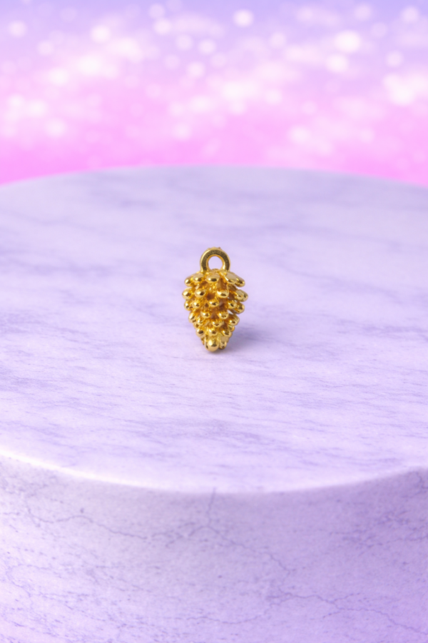 Charms Pomme de Pin Dorée – Élégance Naturelle