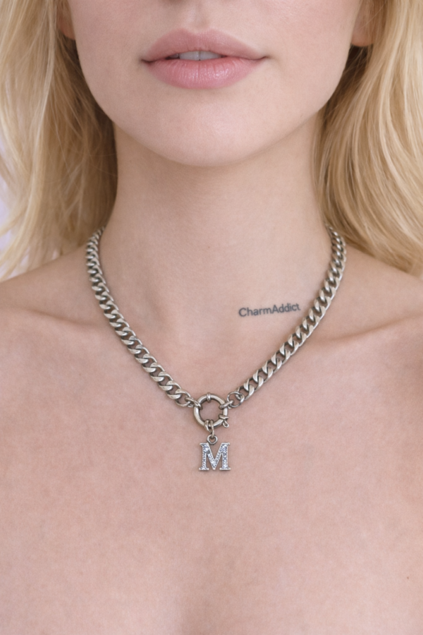 Collier chaîne argentée personnalisable – Lettre M | CharmAddict