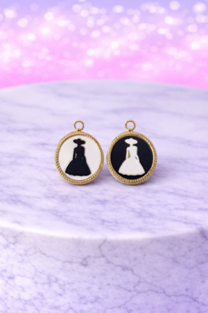 Charms Médaillon Silhouette Femme – Élégance Dorée