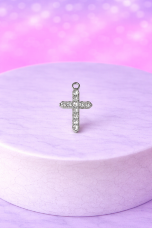 Charms Croix Strass – Argenté – Élégance Lumineuse