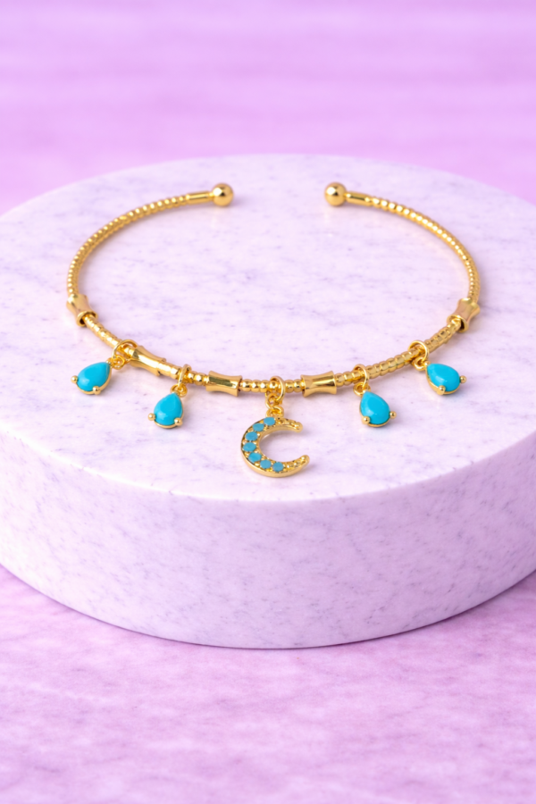 BA0D6EFD-85A7-4FC6-B483-952EFDB15FC4 Bracelet Doré Charms Lune & Pierres Bleues