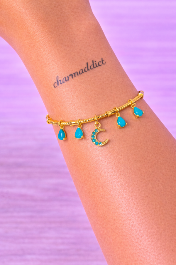 BCF364DF-4470-4ED7-9F37-A9459CD422EB Bracelet Doré Charms Lune & Pierres Bleues