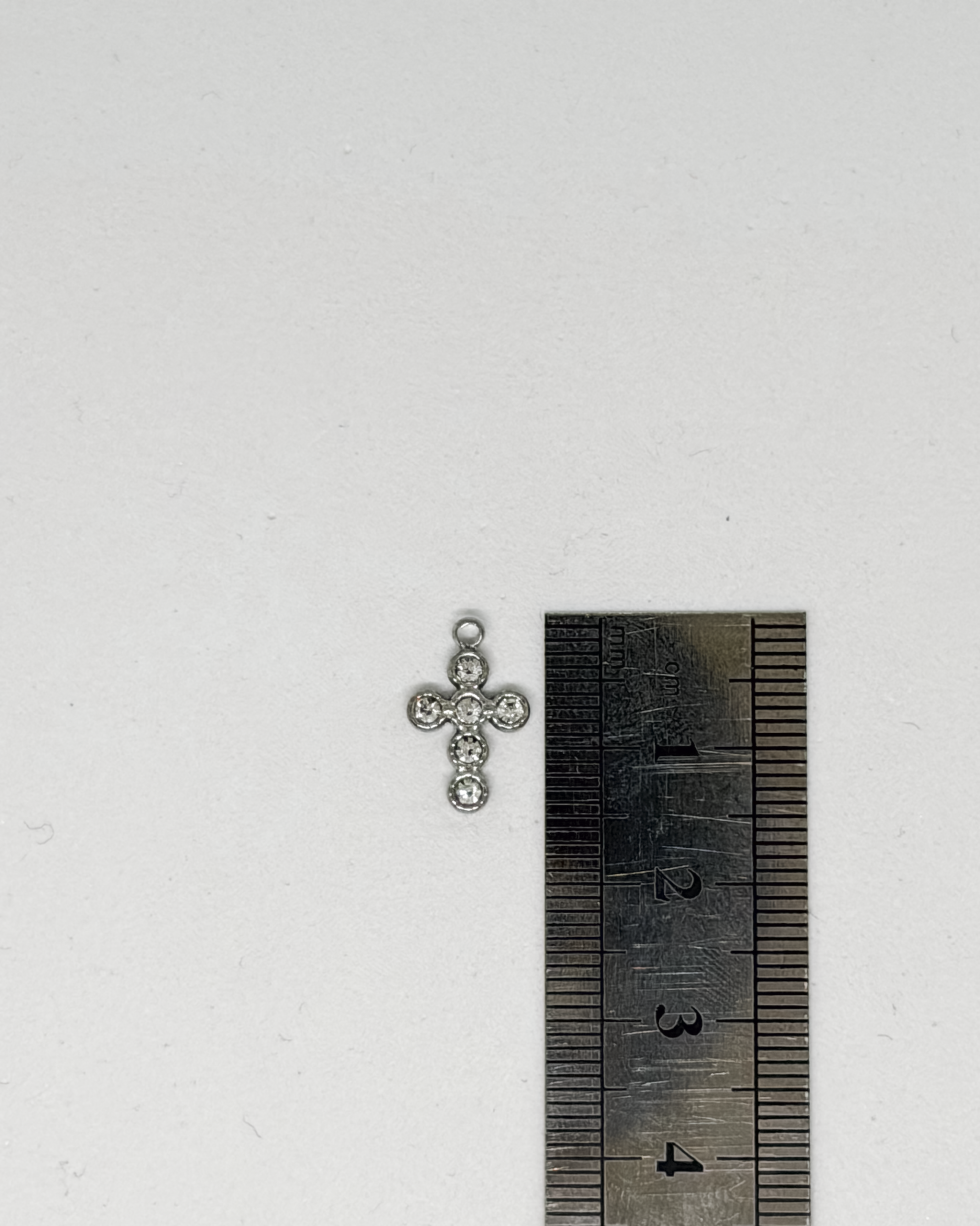 Charms Croix Divine Argentée – Porte-Bonheur Brillant