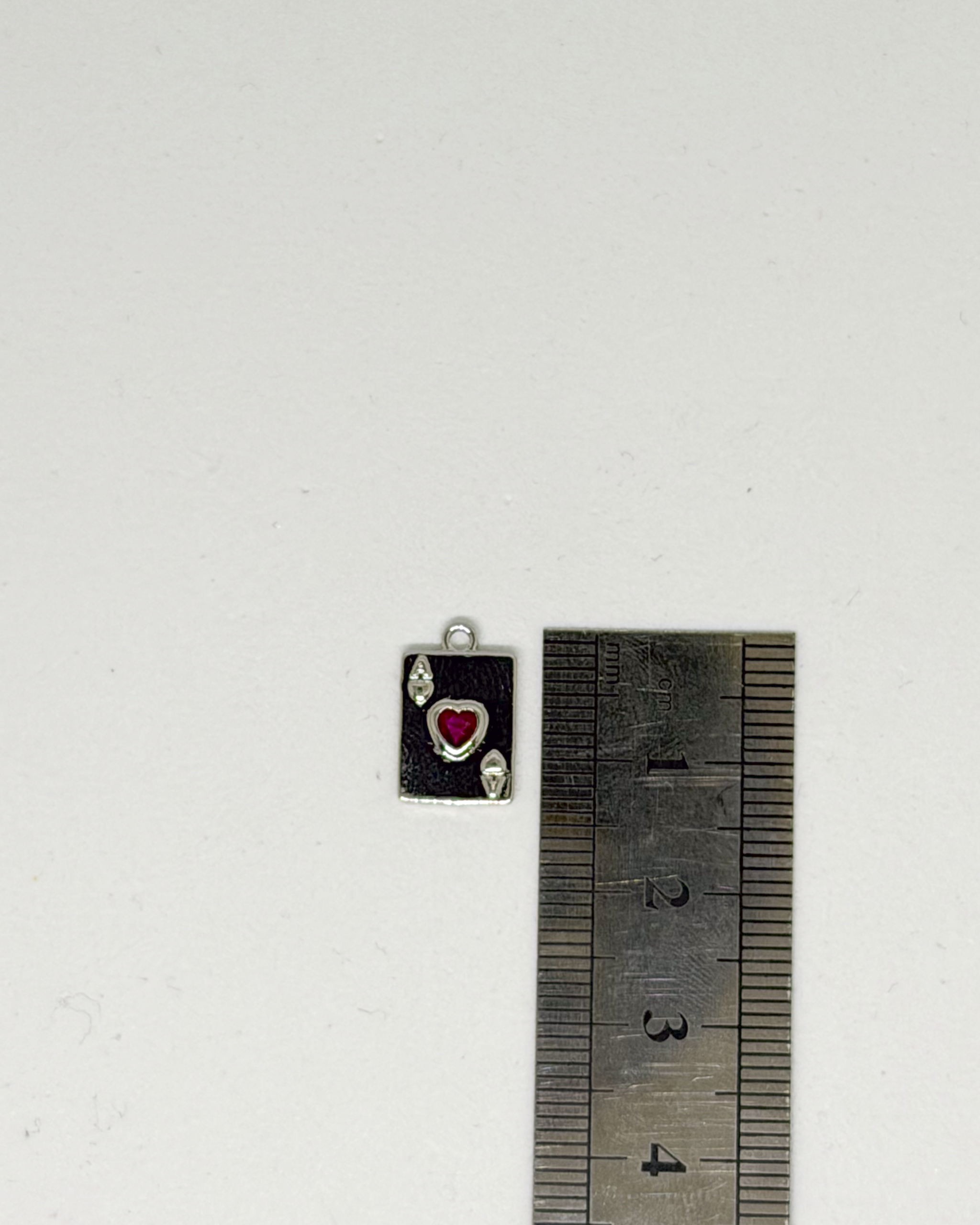 Charms Carte As de Cœur Rose – Porte-Bonheur Étincelant Argenté