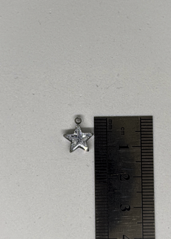 Charms Étoile Argentée – Brillance & Élégance