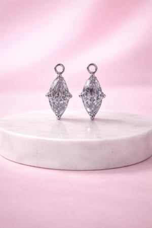 Charms Goutte de Cristal Argentée – Élégance & Brillance