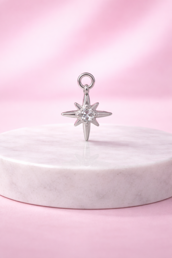 ChatGPT Image 19 déc. 2025, 17_00_58 Charms Étoile Polaire Argentée – Zircon Brillant