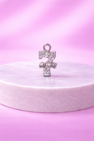 Charms Chiffre 7 “Lucky” Argenté – Porte-Bonheur Étincelant