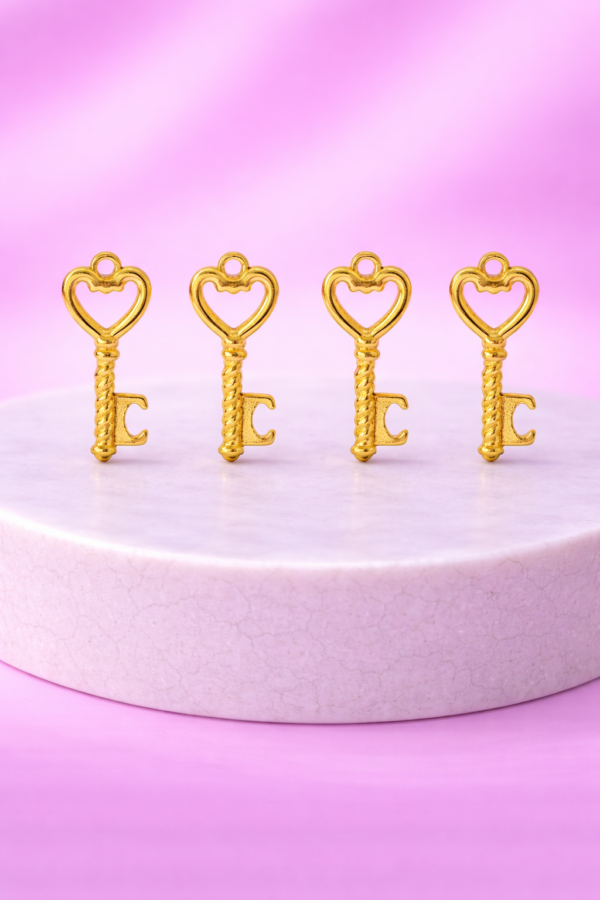 Charms Clé Cœur Dorée – Style Vintage & Élégant