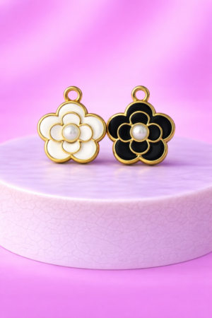 Charms Fleur Émaillée – Blanc ou Noir (Doré)