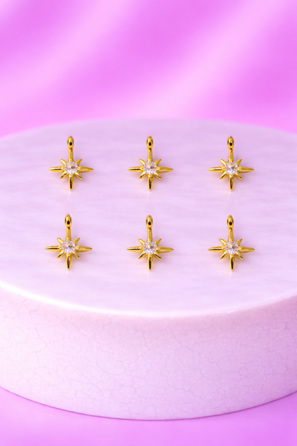 Charms Étoile du Nord Dorée – Strass Blanc Étincelant