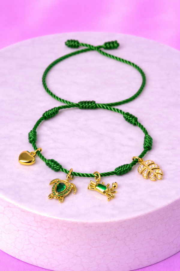 Bracelet Pré-fait Cordon Vert Nature & Charms Dorés – Enfant & Adulte
