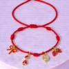 Bracelet Pré-fait Cordon Rouge Charms Dorés – Enfant & Adulte