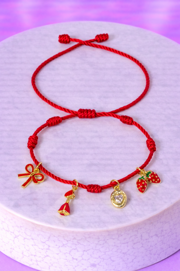 Bracelet Pré-fait Cordon Rouge Charms Dorés – Enfant & Adulte