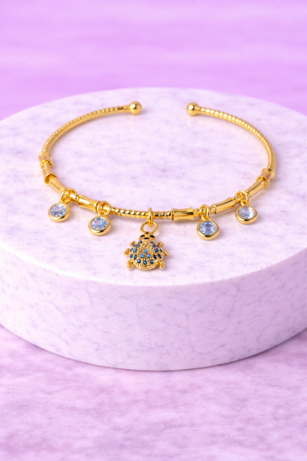 ChatGPT Image 21 déc. 2025, 03_21_12 Bracelet Doré Charms Protecteurs & Pierres Bleues