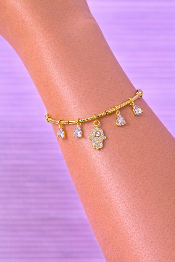 FBC70A29-F854-412E-953A-5188D71823D1 Bracelet Doré Charms Main Protectrice & Cristaux Transparents