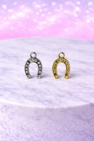 Charms Fer à Cheval Argenté & Doré – Porte-Bonheur Intemporel