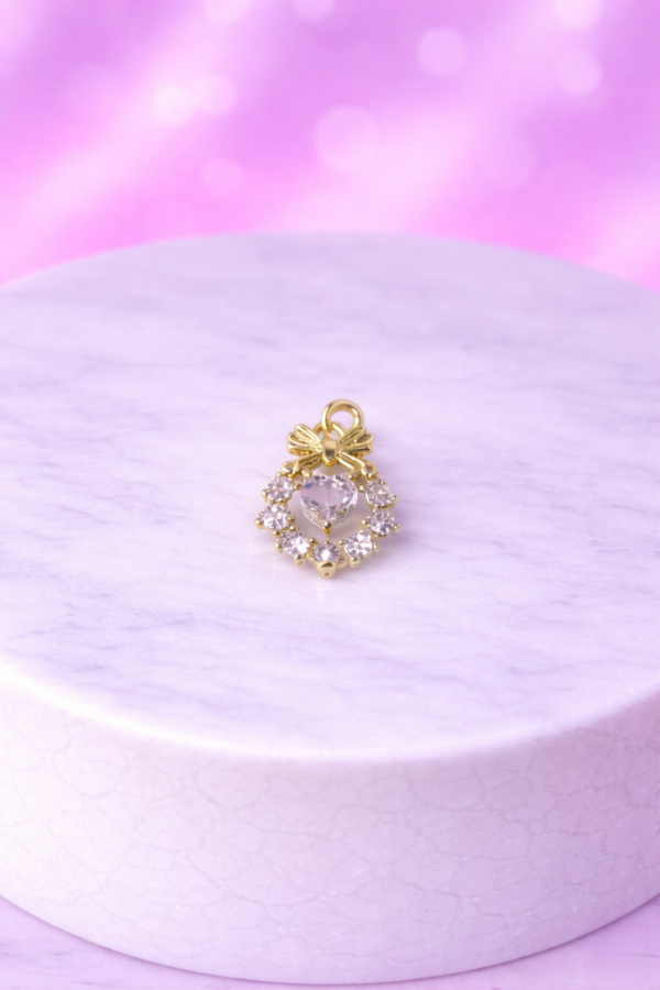 Charms Cœur Couronné de Cristaux – Douceur & Élégance Précieuse